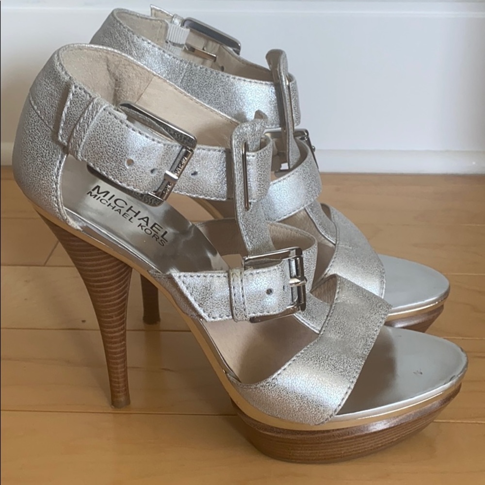 MICHAEL KORS gansevoort silver platforms (7M)